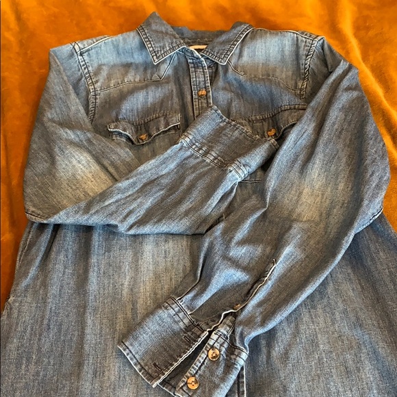 Tie waist chambray shirt; Merona Size Medium - Picture 8 of 10